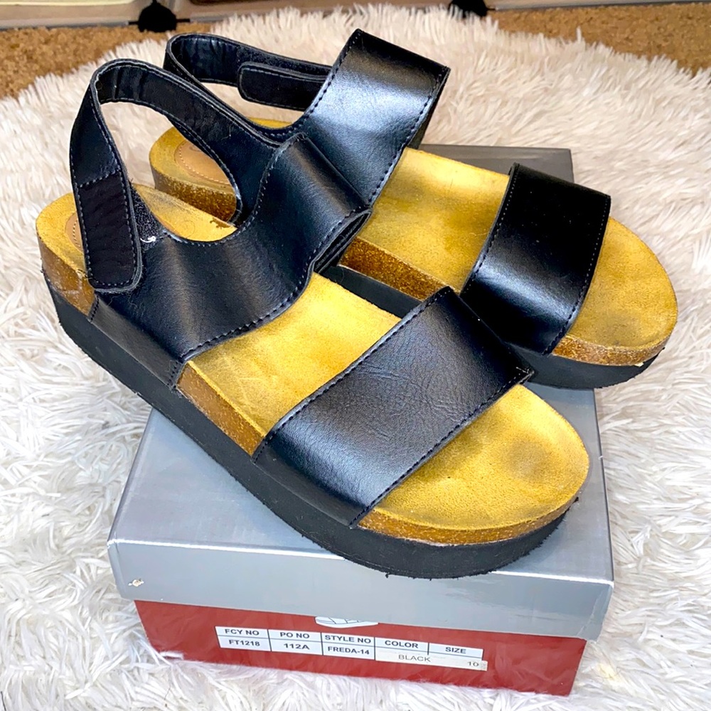 Women’s All Black Open Toe Sandal w/ Strap Across